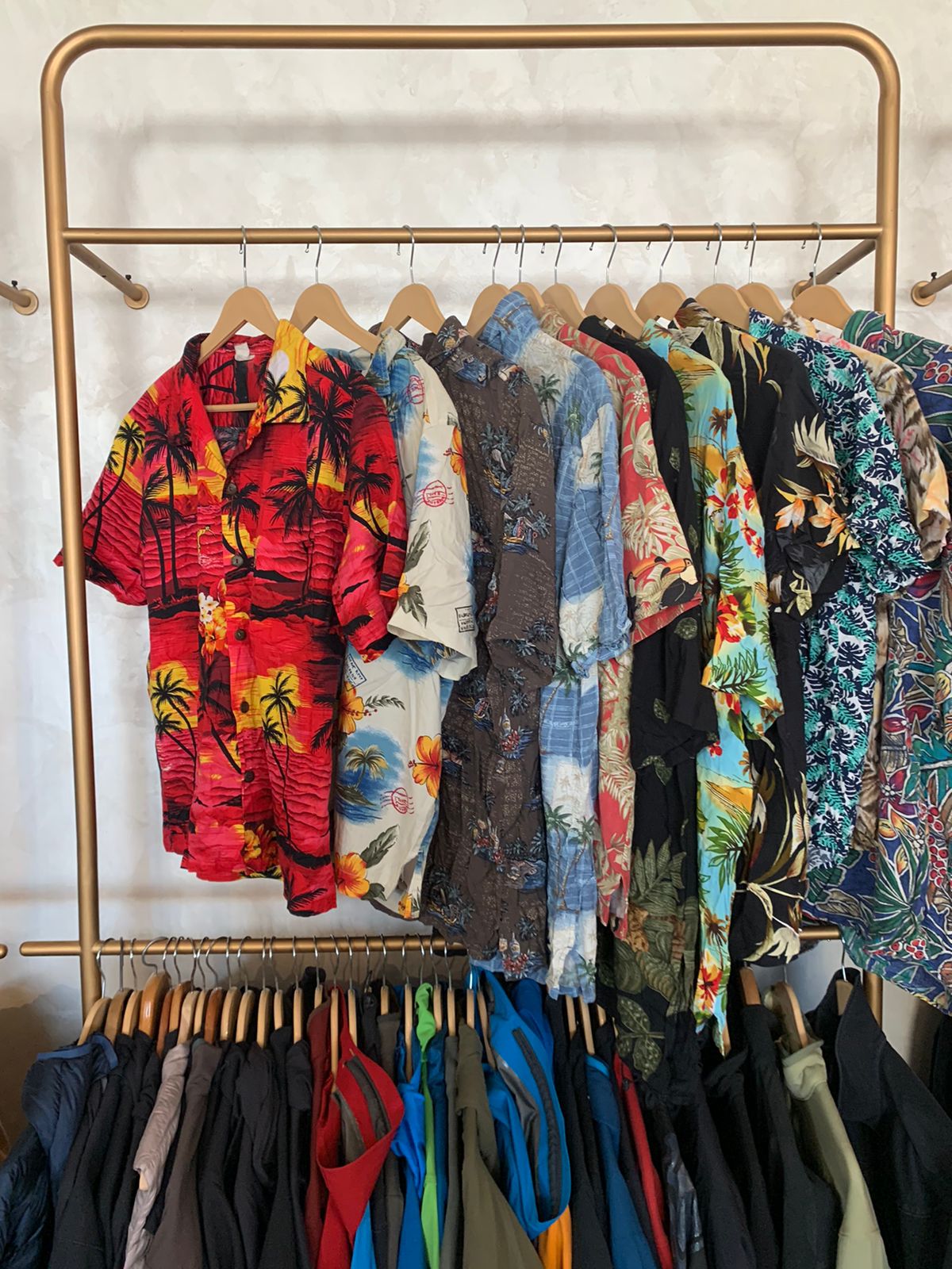 Hawaiian Shirts | Vintage Wholesale Marketplace - Bulk Vintage Wholesale |  Fleek